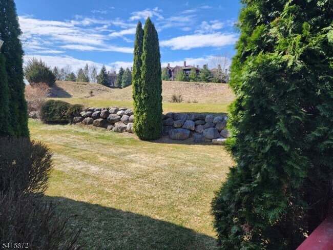 Building Photo - 27 Cypress Ln