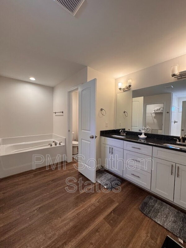 Building Photo - 401 Albus Dr