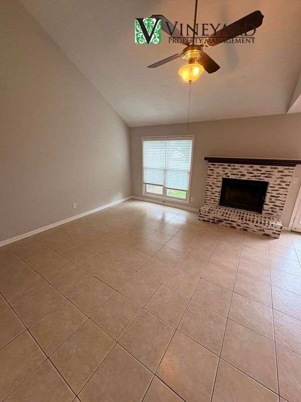 Building Photo - 6085 Sand Wedge Cir