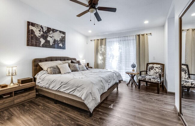 Building Photo - 1233 E Via Escuela