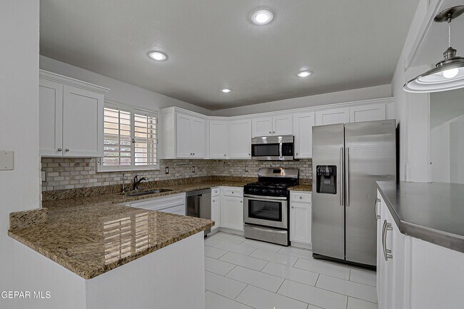 Building Photo - 6839 Pasatiempo Cir