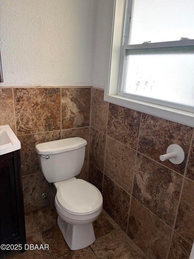 Building Photo - 2537 Coral Way W