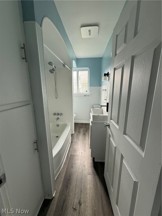 Building Photo - 732 Elberon Ave