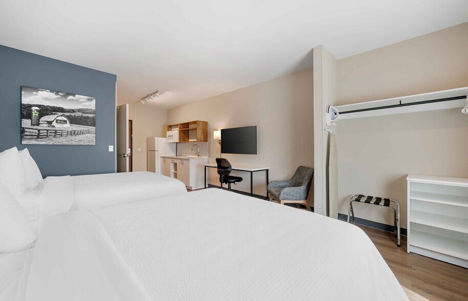 Building Photo - Furnished Studio-Phoenix - Chandler - Airport