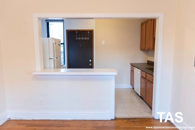 Building Photo - 617 W Melrose St