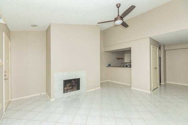 Building Photo - 7128 N Holiday Dr