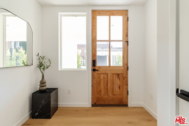 Building Photo - 6763 Lexington Ave