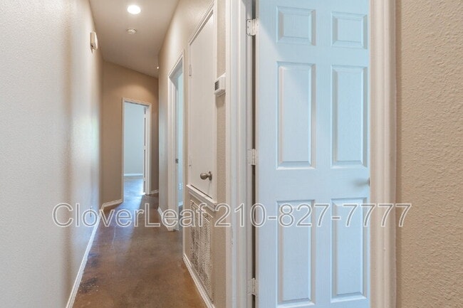Building Photo - 5718 Golf Heights