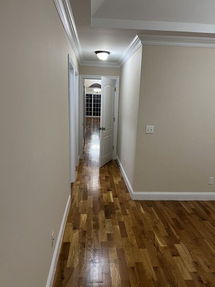 Building Photo - 9 Shephard Ave