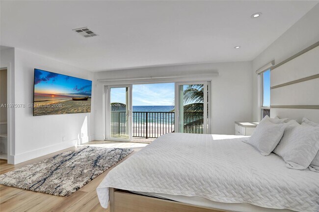 Building Photo - 1194 Hillsboro Mile