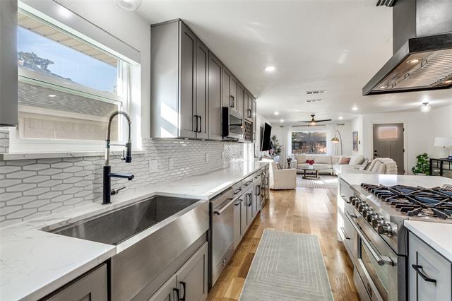 Building Photo - 2808 Sharpview Ln