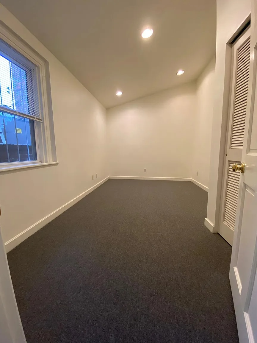 Building Photo - 702 N 2nd St