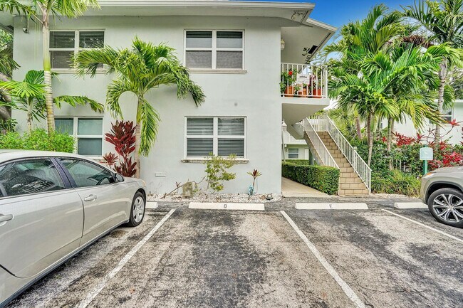 Building Photo - 417 NE 17th Ave