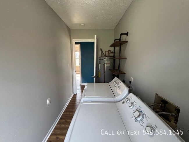 Building Photo - 3615 Ellen Dr