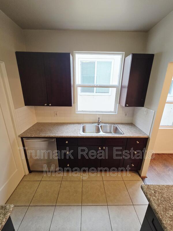 Building Photo - 4315 Avocado St