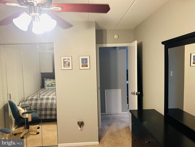 Building Photo - 60104 Delaire Landing Rd