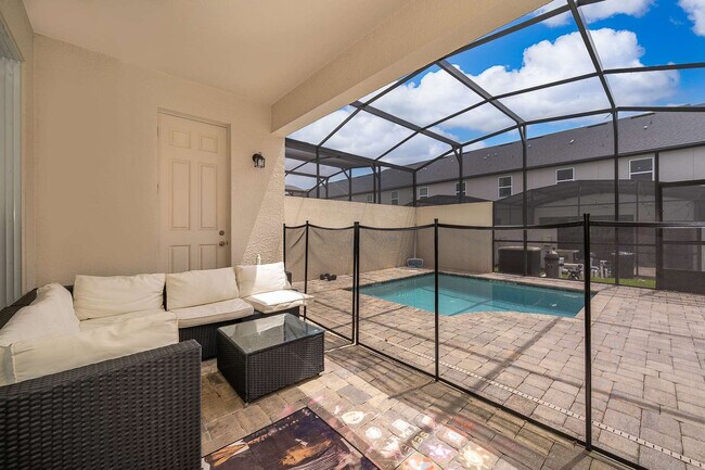 Building Photo - 1660 Tropical Palms Cir