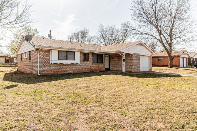 Building Photo - 3 Bed 1.5 Bath in Del City!