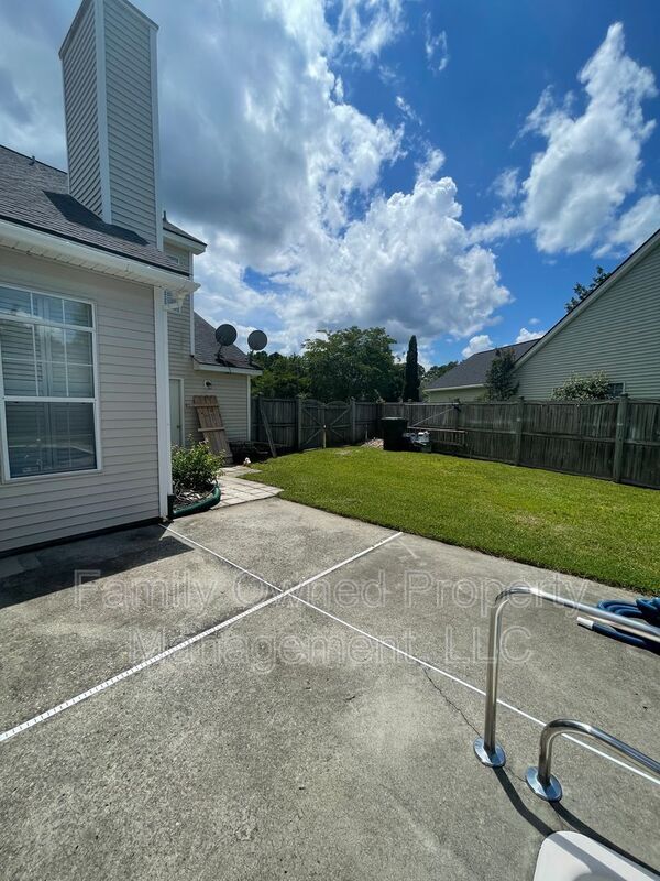 Building Photo - 113 Rockdale Ln