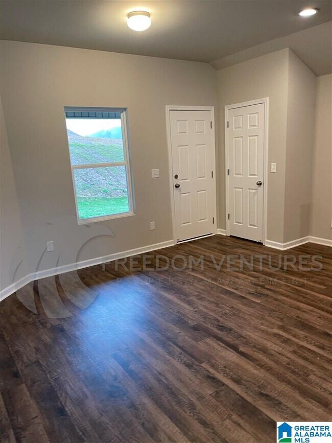 Building Photo - 401 Woodland Trl