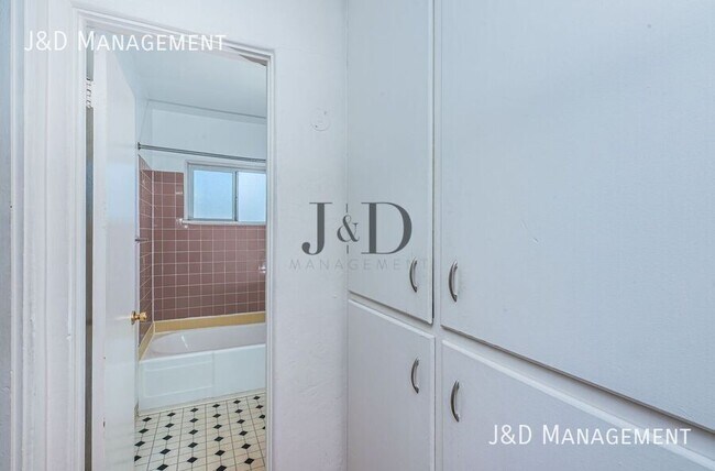 Building Photo - 4376 1/2 LOUISIANA STREET-4376 1/2