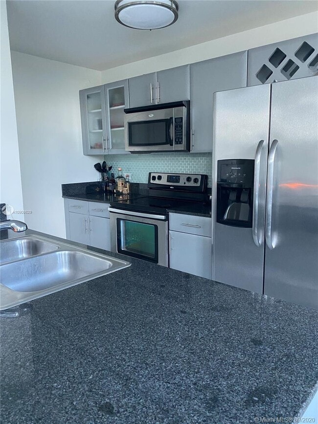 Building Photo - 1861 NW S River Dr