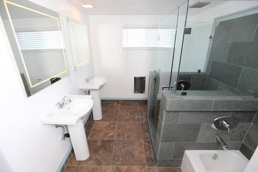Building Photo - 4776 Don Miguel Dr