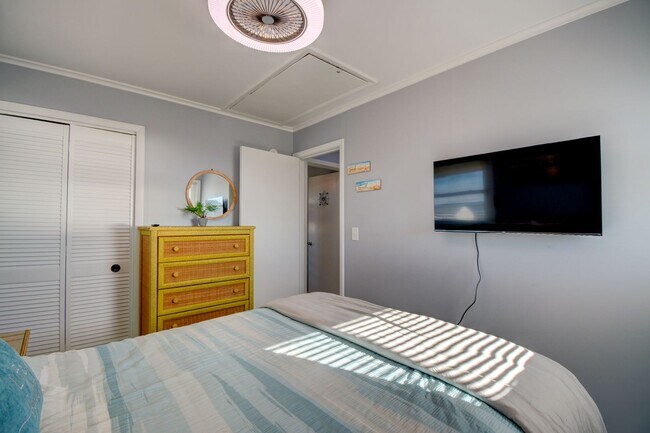 Building Photo - Off Season Rental **Oceanfront, Pet Friend...