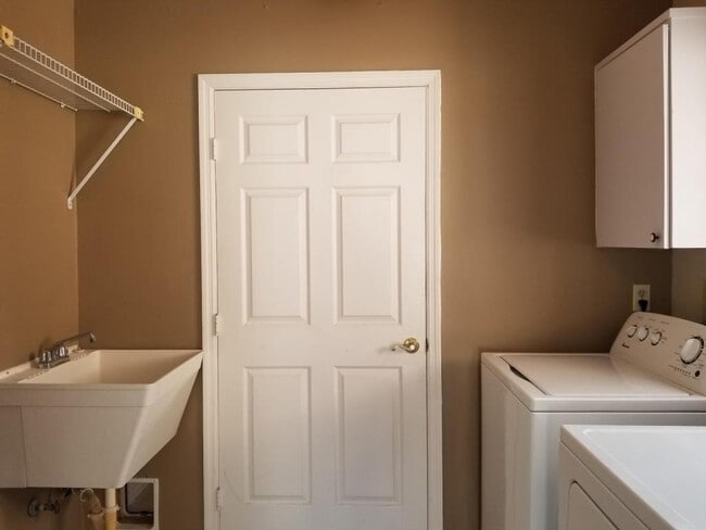 Building Photo - 3584 Muirfield Dr