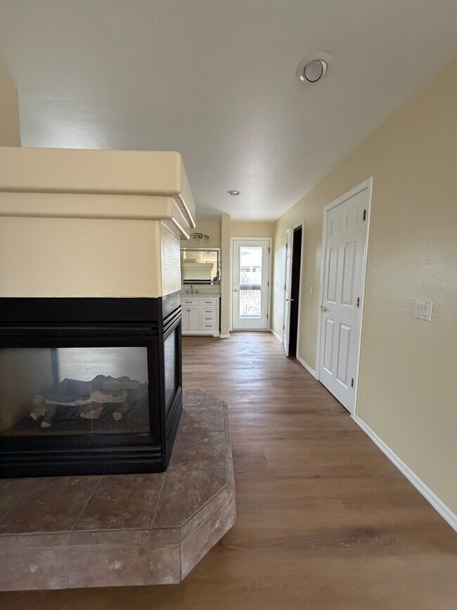 Building Photo - 6406 W El Cortez Pl