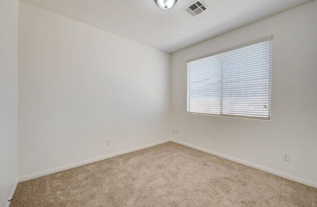 Building Photo - BEAUTIFUL 4 BEDROOM HOME IN GUARD GATED COMMUNITY!