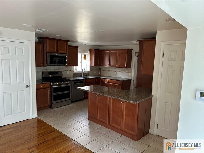 Building Photo - 1 Stanton St