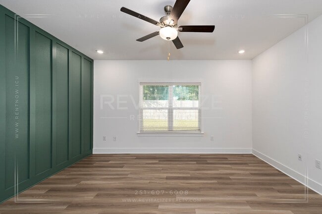 Building Photo - Charming Gold Fortified Home in Live Oak Estates – Near Downtown Fairhope!