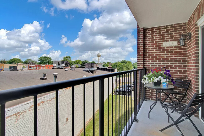 Building Photo - 8010 Riverwalk Dr