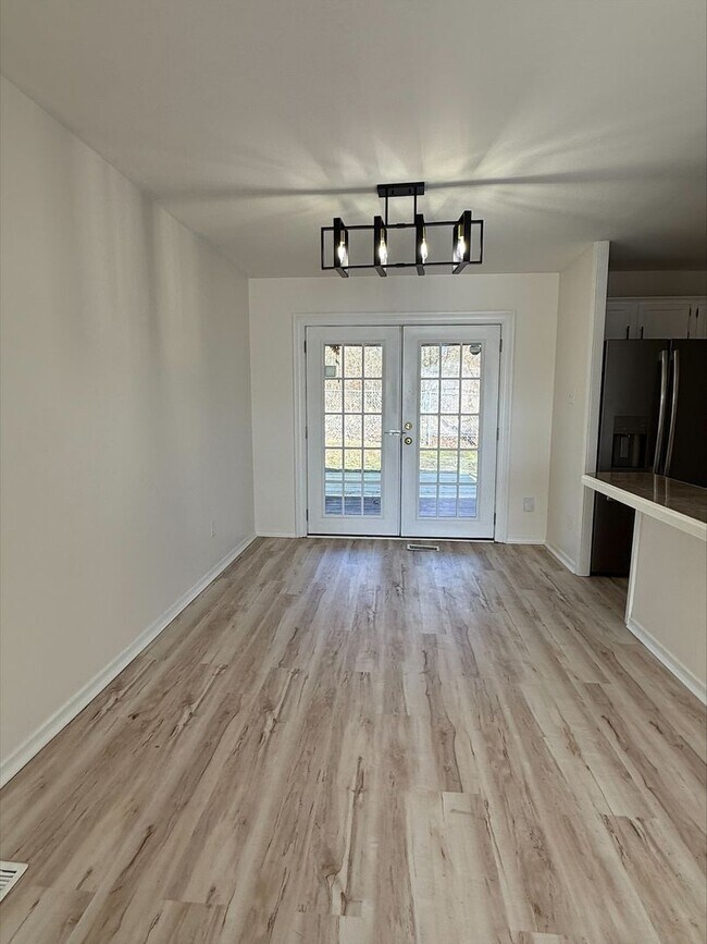 Building Photo - Brookside Beauty