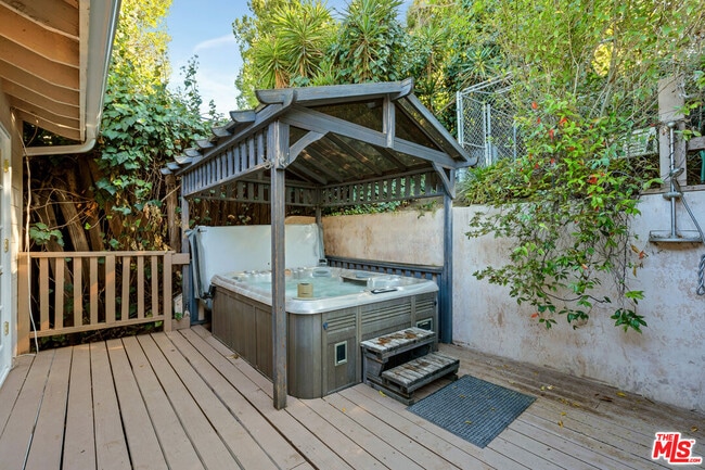 Building Photo - 3331 Bennett Dr