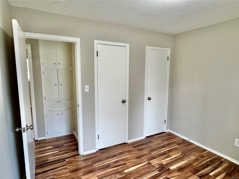 Building Photo - 523 Placid Dr