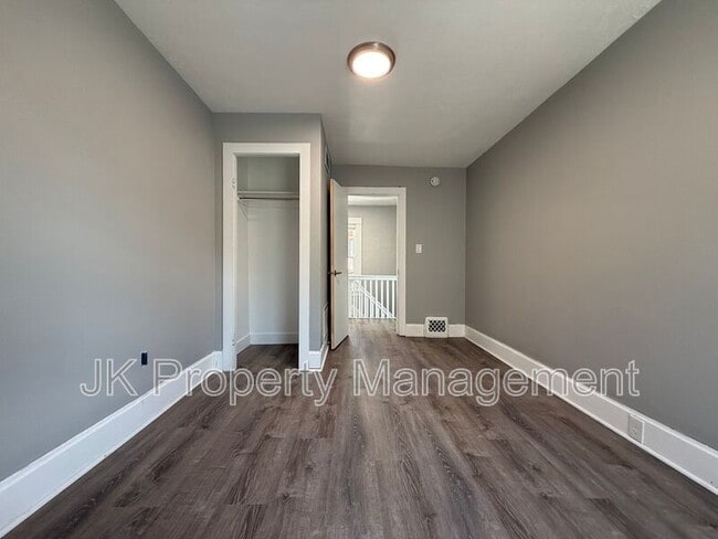 Building Photo - 913 5th Ave N