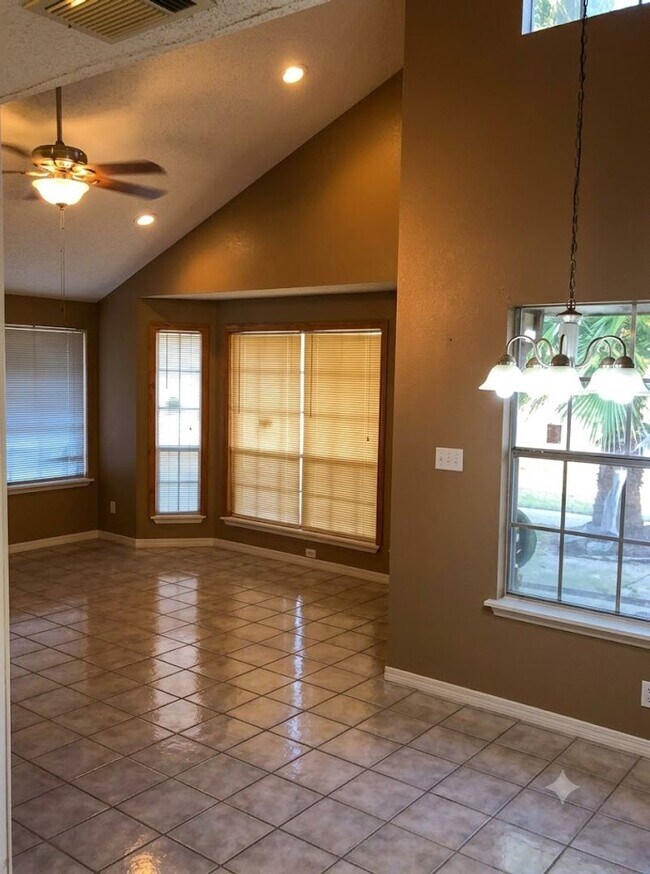 Building Photo - 17010 Pastoria Dr