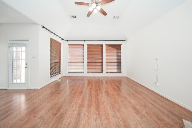 Building Photo - 4426 Greenwood Trace Ln