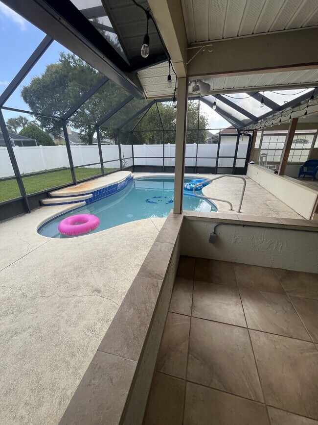 Building Photo - Spacious Pool Home in Desirable Palm Harbor – Pool Care Included