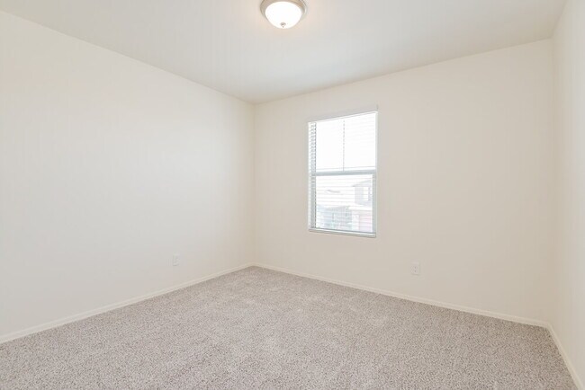 Building Photo - 12158 W Charismatic Dr