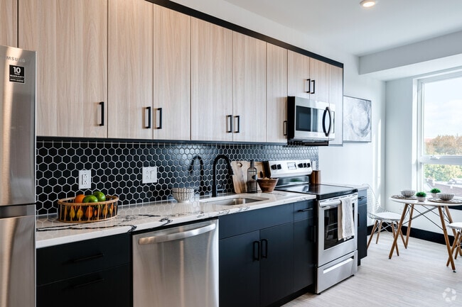 1BR, 1BA - 535SF - Ridge Pointe Luxury Apartments