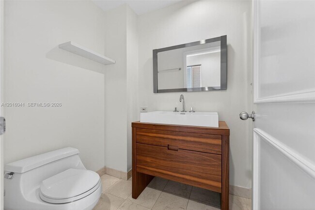 Building Photo - 808 Brickell Key Dr