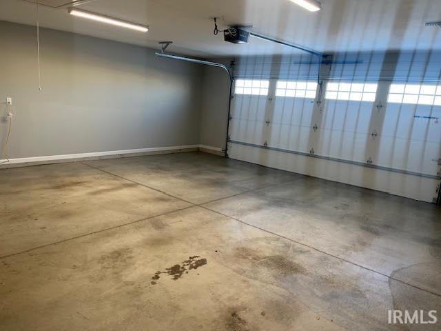 Building Photo - 735 W Hamilton Rd S