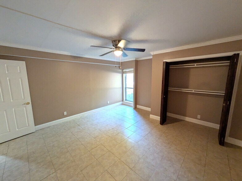 Building Photo - 8526 Madrid Ct
