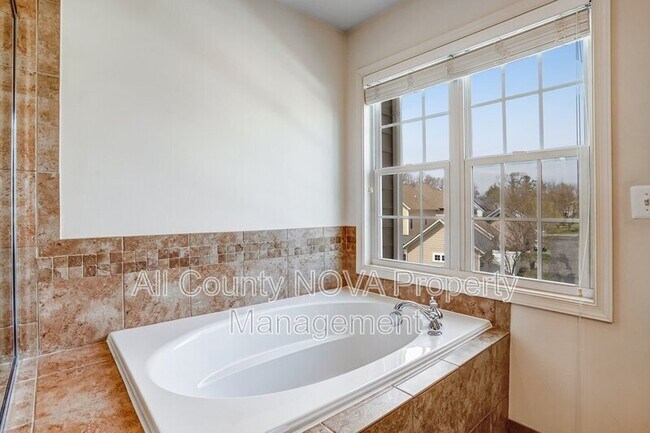 Building Photo - 1609 Poplar Run Dr