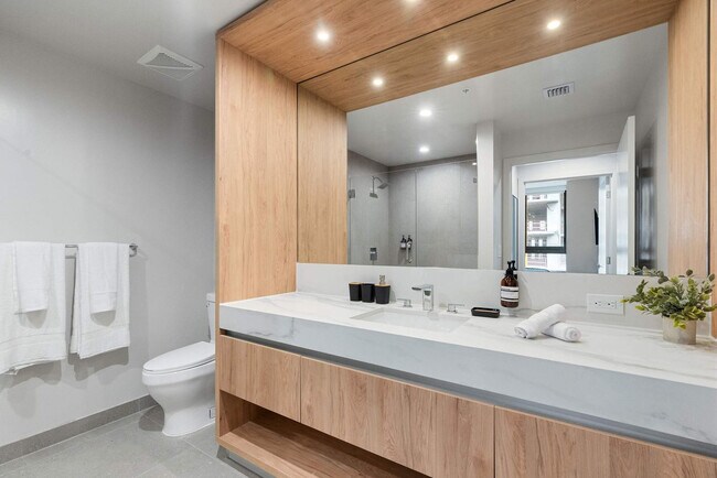 Building Photo - 11 NE 6th St