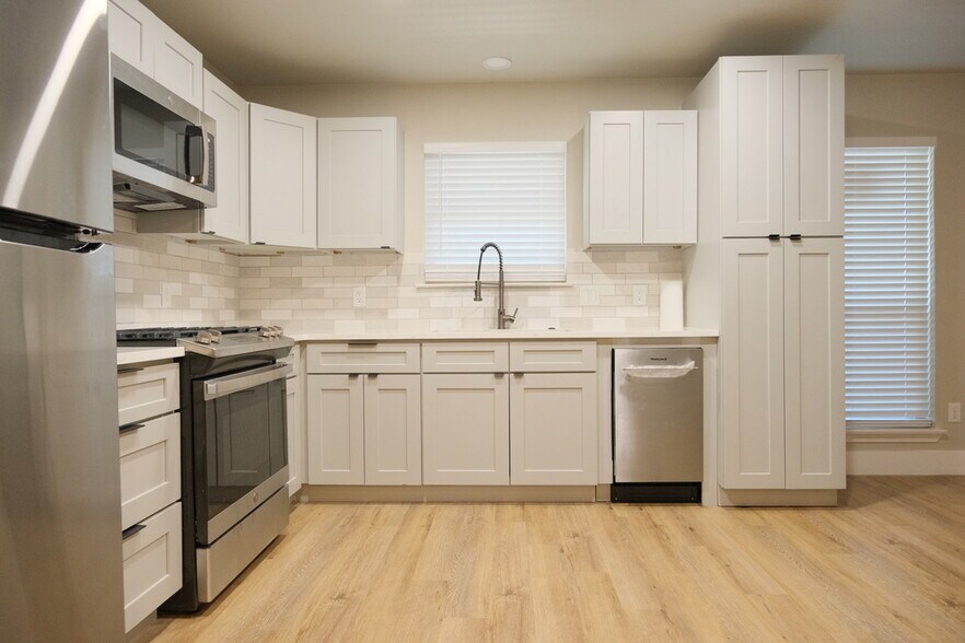 Building Photo - 8311 Babe Ruth St