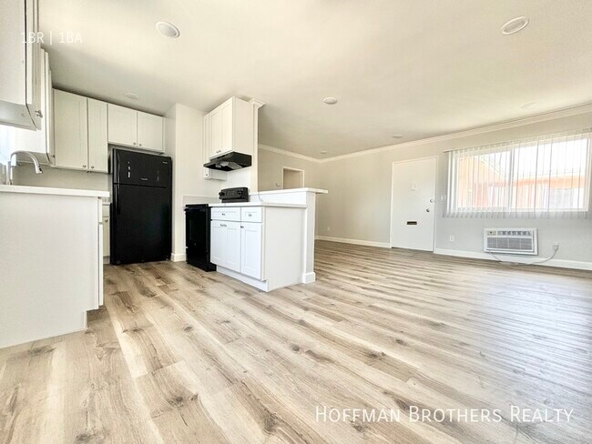 Building Photo - 10121 Samoa Ave Tujunga, CA 91042